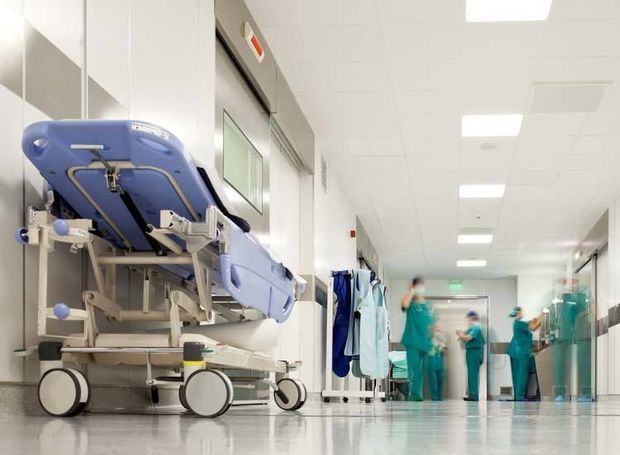 В Баку мужчина упал с третьего этажа