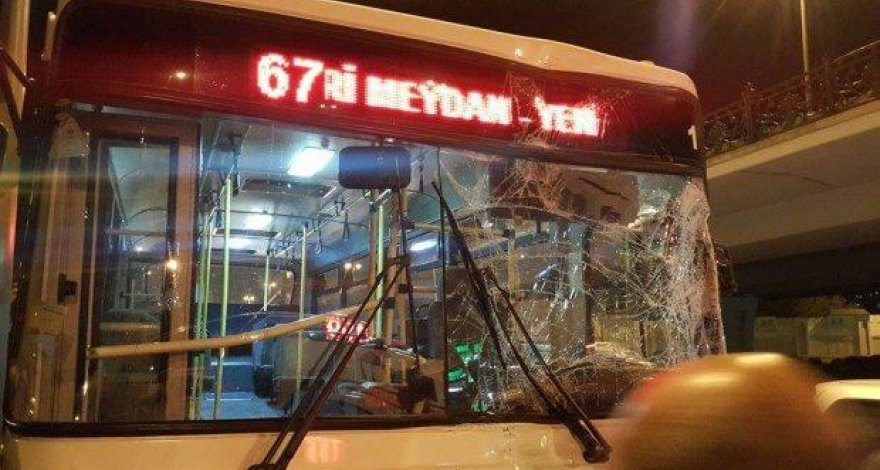 Автобус насмерть сбил молодую женщину