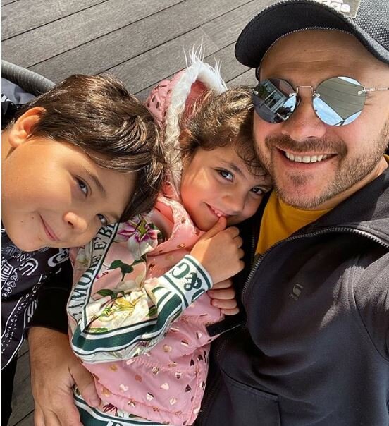 Eminin övladları ilə YENİ FOTOSU