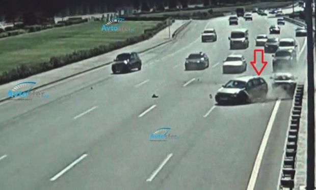 Bakıda telefonla oynayan sürücü ağır qəza törətdi - ANBAAN VİDEO