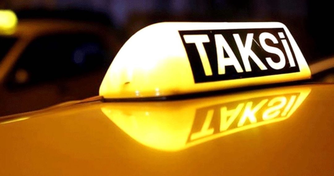 Bakıda taksi sürücüsünü döyüb pulunu və telefonunu aldılar - VİDEO