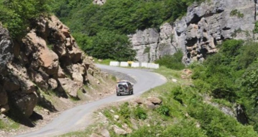 В Гусаре мужчина провалился в ущелье и скончался