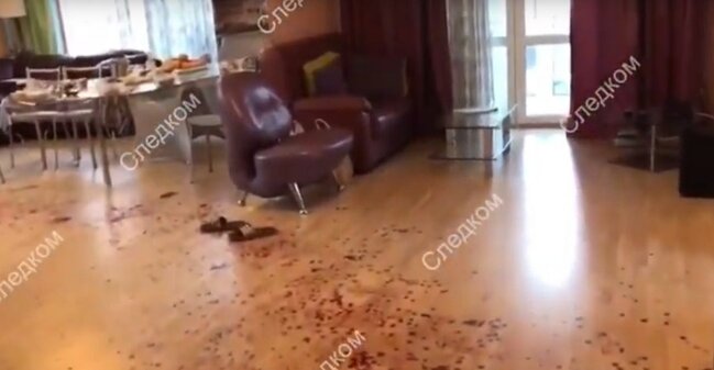 Narkoman ona pul vermək istəməyənlərı doğradı: 2 ölü, 4 yaralı - VİDEO