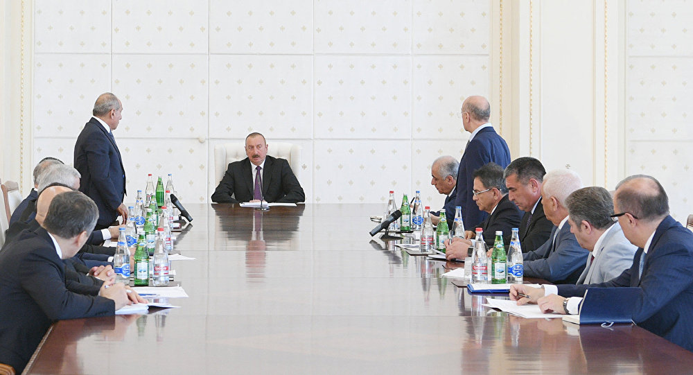 Daha hansı nazirlər istefaya göndərilməlidir? – Ekspert adlar açıqladı