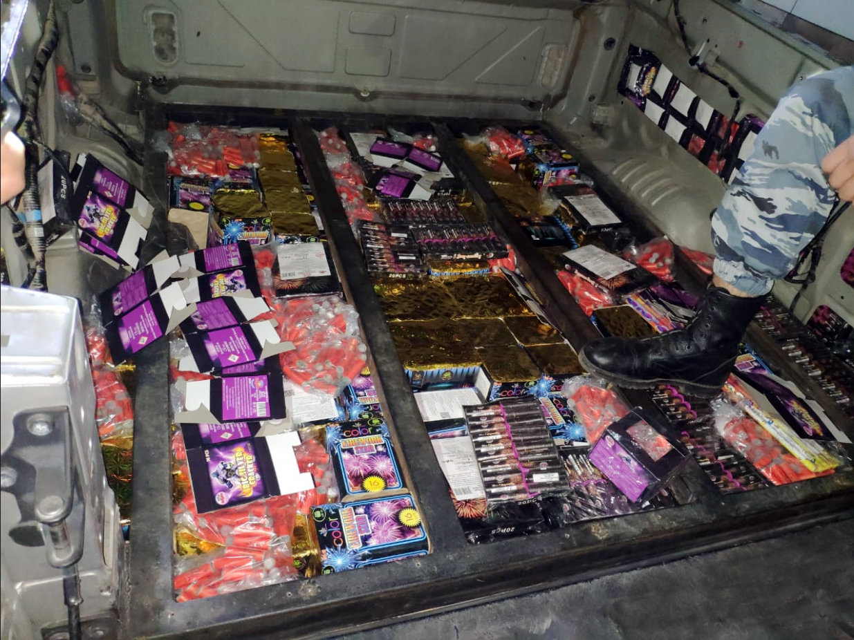 Avtomobildə xeyli miqdarda pirotexniki vasitələr aşkarlandı