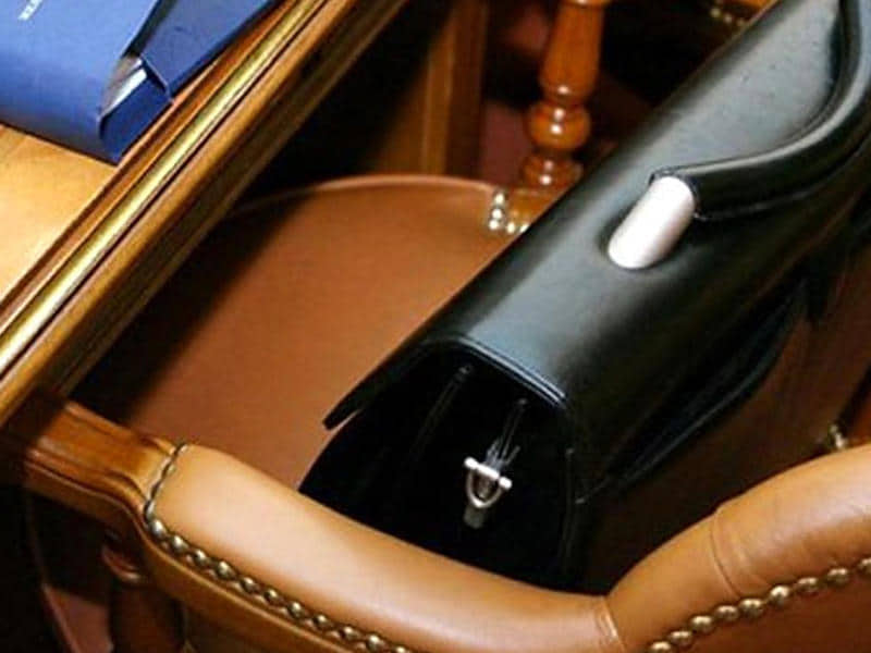 Xarici işlər naziri istefa verdi