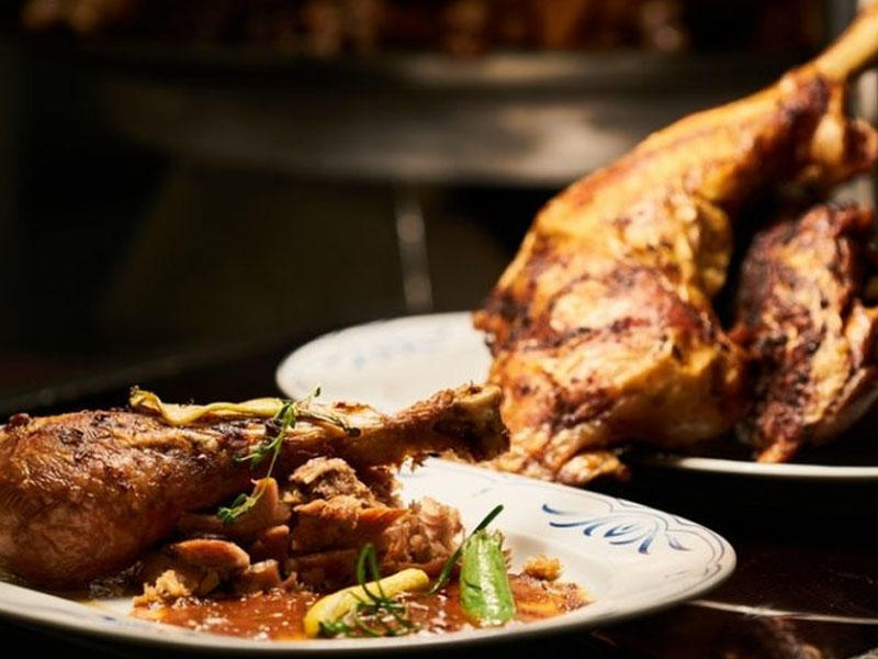 Bağırsağında iri toyuq sümüyü qalan gənc əməliyyat olundu