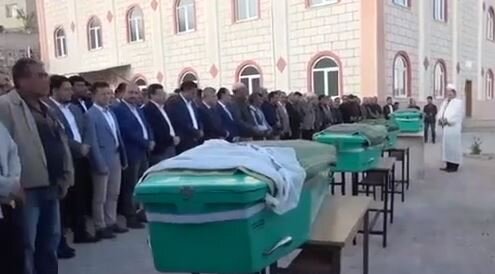 Yanğında ölən ata və 3 övladı torpağa tapşırıldı - DƏHŞƏTLİ FOTOLAR