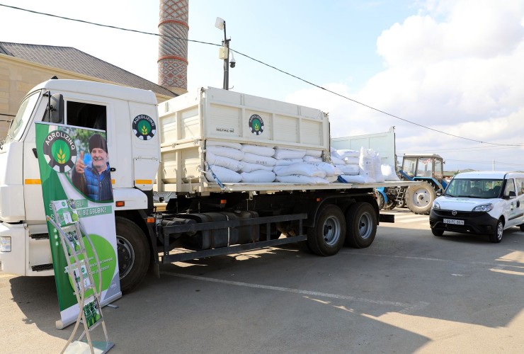 Cocuq Mərcanlı kəndinin sakinlərinə mineral gübrələr və sertifikatlı toxum məhsulları paylanılıb