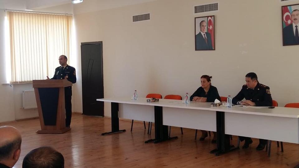 Məktəblilərlə bir arada