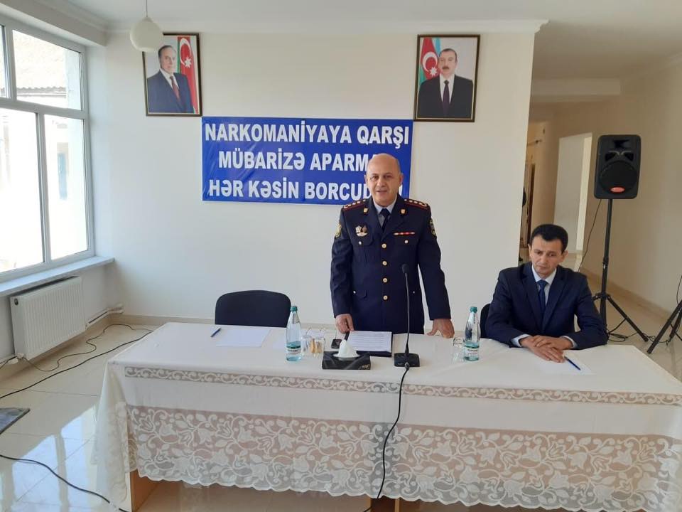 Polislər məktəblilərin qonağı oldu