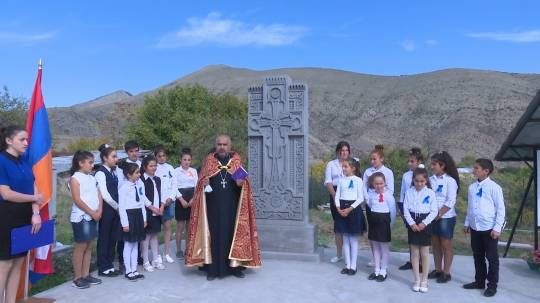 Düşmən Xocavənddə daha bir xaç abidəsi ucaltdı - FOTOLAR