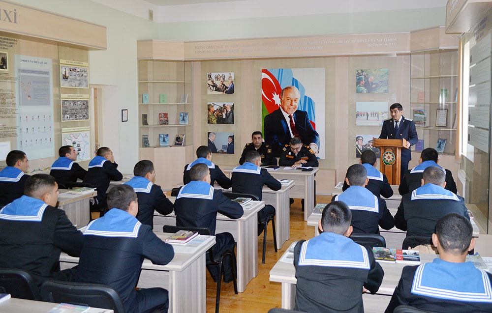 Hərbi dənizçilərlə Hərbi Prokurorluq nümayəndələrinin görüşü keçirilib