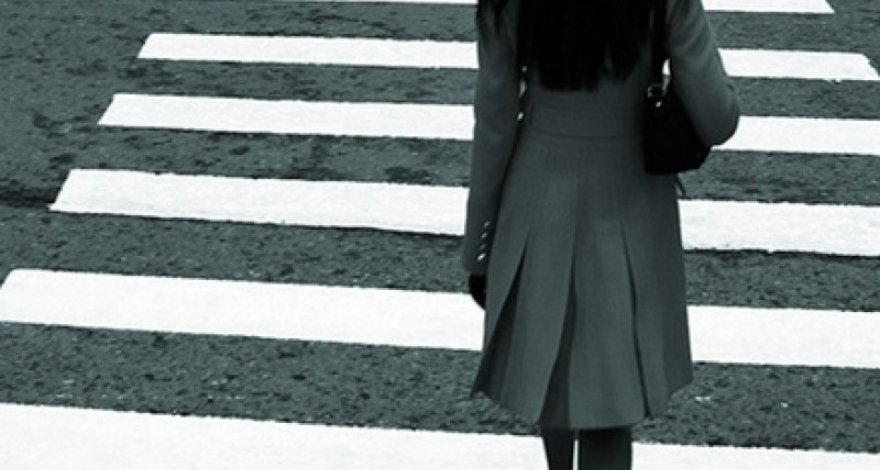 В Баку автомобиль сбил беременную женщину