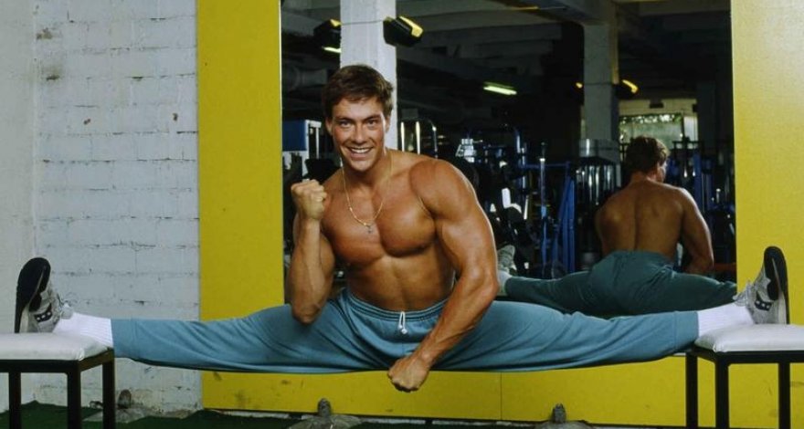 В селе Вандам в Азербайджане установили памятник Ван Дамму - ФОТО