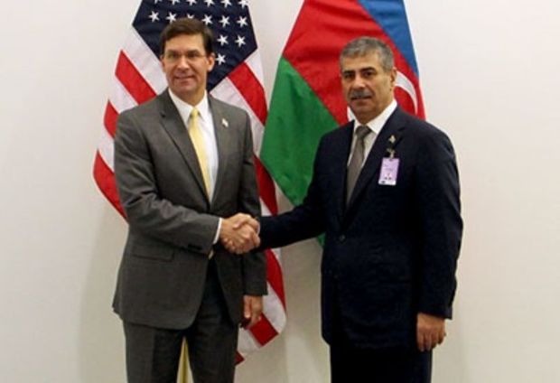 Состоялась встреча министров обороны Азербайджана и США