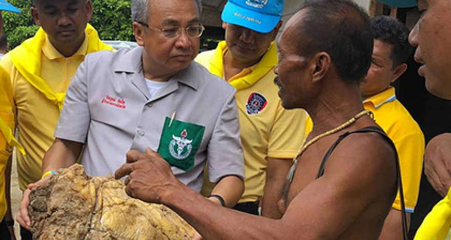 Рыбак нашел рвоту кашалота и озолотился