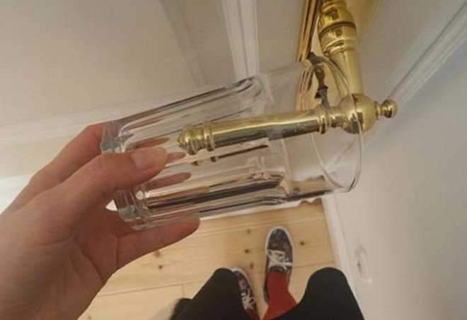 DİQQƏT: Yatarkən qapının dəstəyinə stəkan qoyun - Nəticəsi İNANILMAZDIR!