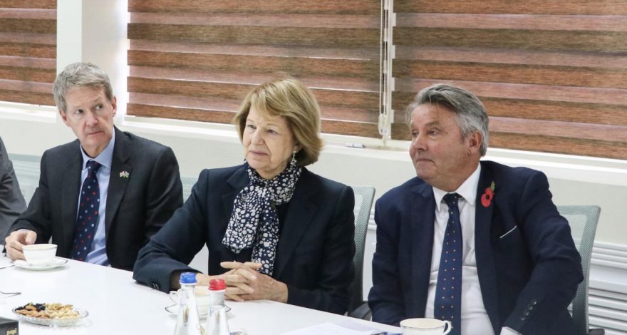 В Минэкологии Азербайджана прошла встреча с торговым посланником британского премьера