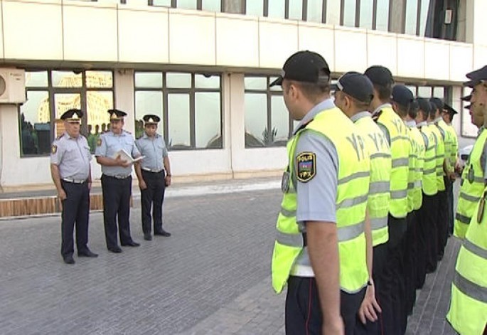Xanım müğənni yol polislərinə aid mahnı oxudu