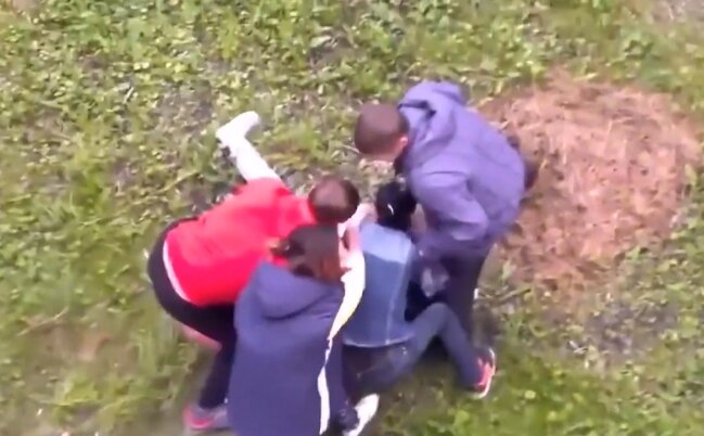 Bakıda metro yaxınlığında qadınlar arasında dava düşdü - VİDEO