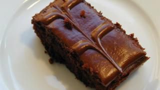 Yas mərasimində ŞOK: Tərkibində narkotik olan şirniyyatlar verildi