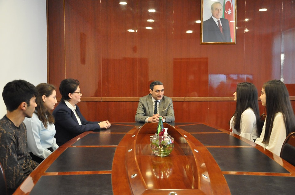 Mingəçevir Dövlət Universitetinin rektoru “Gələcəyin müəllimi” təqaüdünə layiq görülən tələbələrlə görüşüb