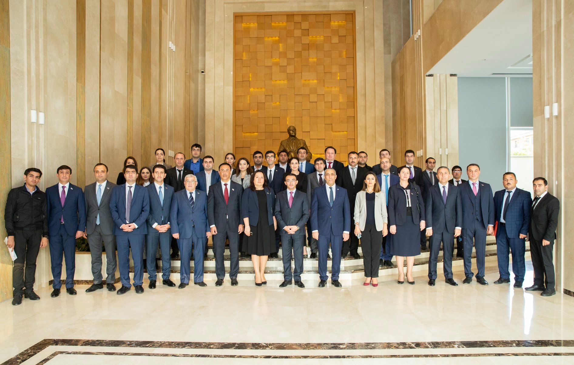 Dövlət Agentliyinin sədri YAP gəncləri ilə görüşüb