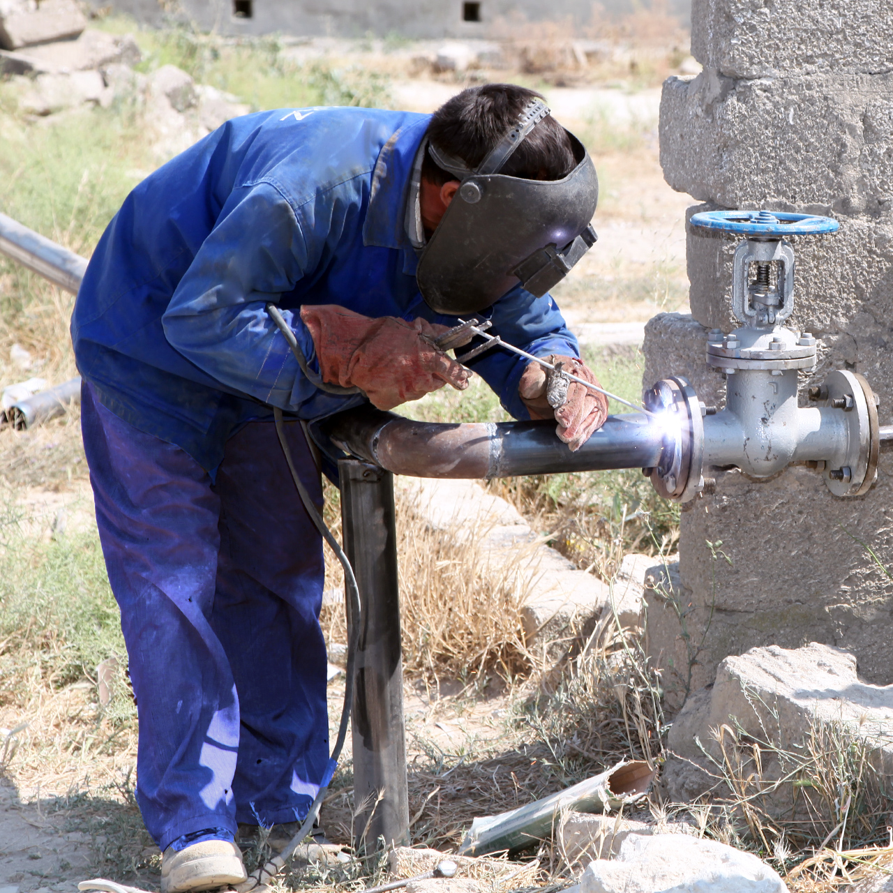 Xətlər üzərindəki qurğuların yeri dəyişdirilir, tənzimləyicilər quraşdırılır