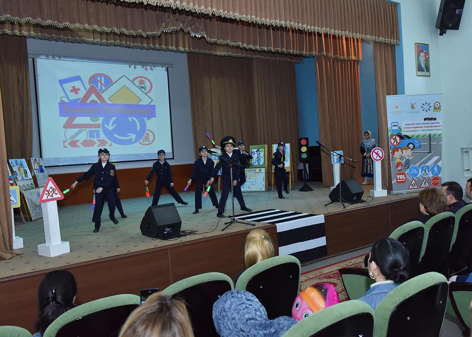 Baş Dövlət Yol Polisi İdarəsinin əməkdaşları Sumqayıtda maarifləndirmə tədbiri keçirib
