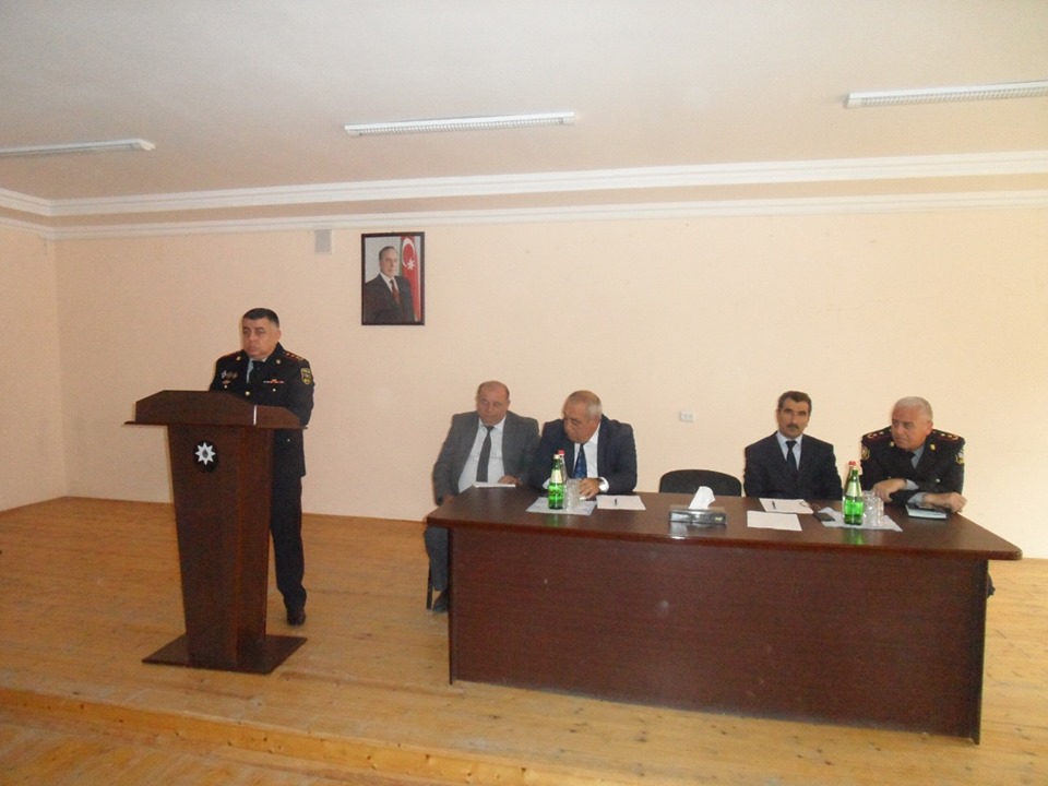 Polis maarifləndirmə tədbirlərini davam etdirir