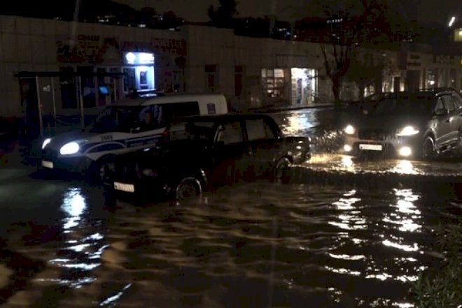 Yağışdan sonra Bakıda maşınlar su altında qaldı – Video