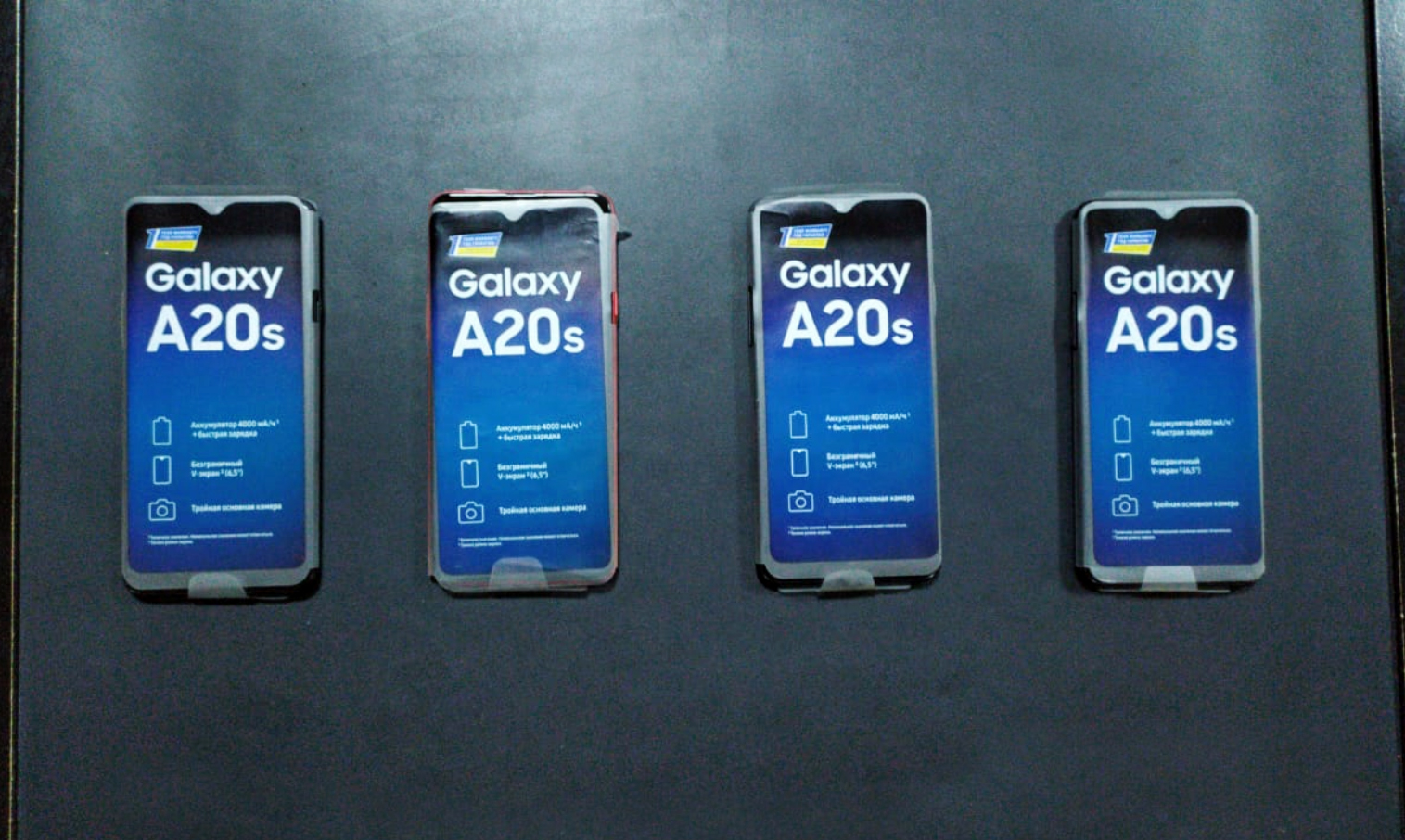 Oturacaqların içərisində 4 ədəd mobil telefon aşkarlandı