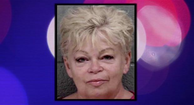 В США арестовали 63-летнюю учительницу, принуждавшую 17-летнего ученика к сексу