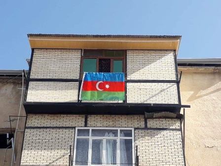 “Üçrəngli Bayrağın Kölgəsində Mən” adlı aksiya davam edir – FOTO