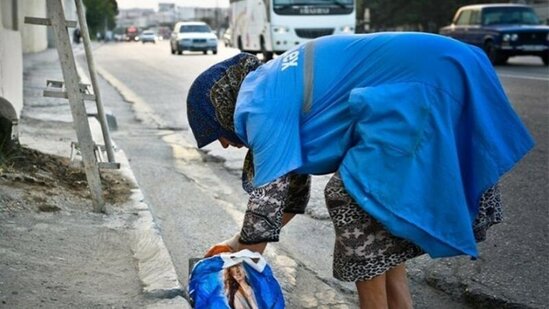 В Сумгайыте автомобиль сбил уборщицу