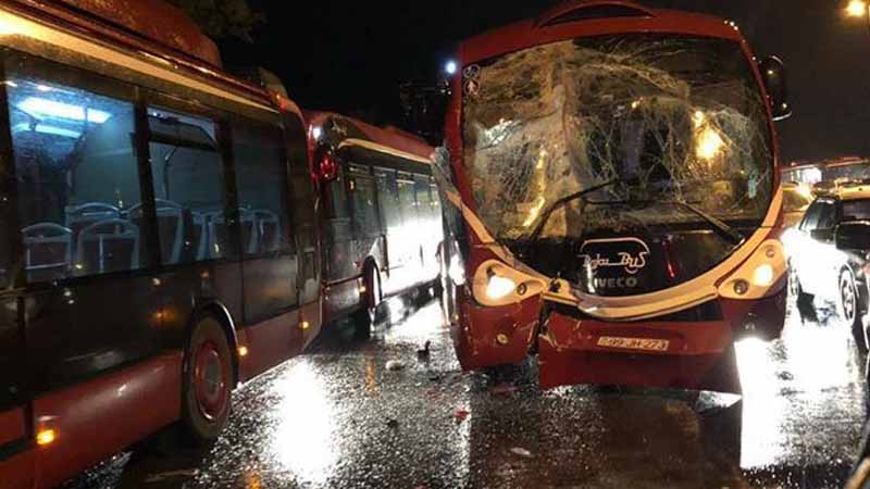 SON DƏQİQƏ: Bakıda iki avtobus toqquşdu, yaralılar var