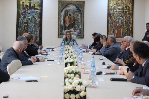 Bu universitetdə bütün işçilərin maaşı 20 faiz qalxdı - Qərar təsdiqləndi