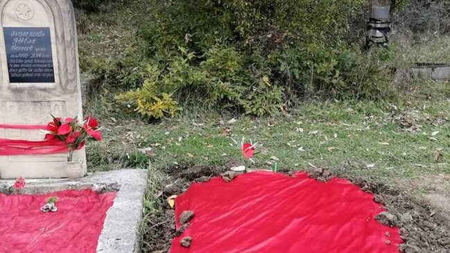 Azərbaycanda ürəkdağlayan olay - Nişanlı gənclər YANAŞI DƏFN EDİLDİLƏR - FOTO