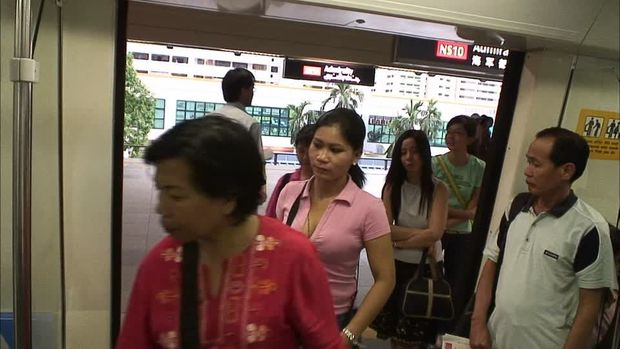 Metroda qadın ətəklərinin altına baxan kişi sərnişinlərin əlində öldü