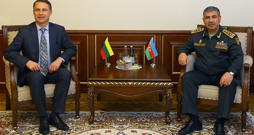 Министр обороны Азербайджана встретился с новым послом Литвы в Азербайджане