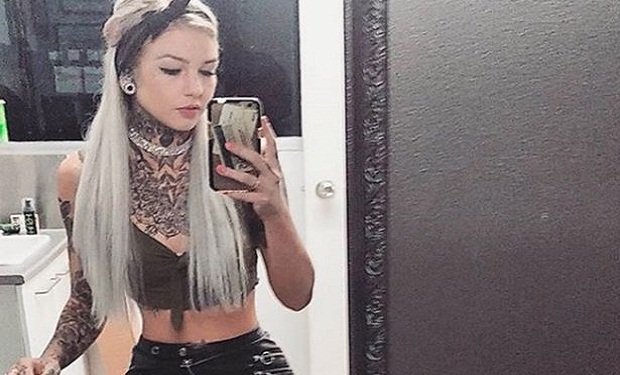 Gözlərinə mavi döymə elətdirən qız kor oldu — FOTOLAR