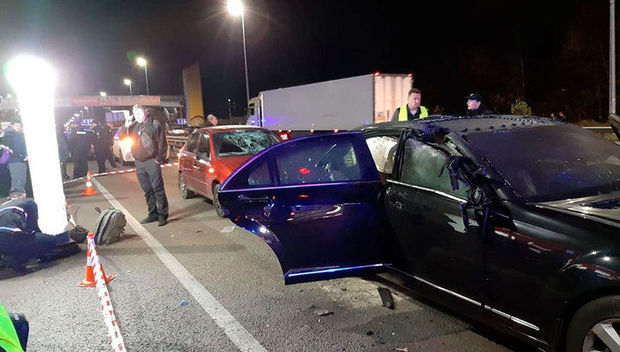 Kiyevdə motosikletçi “Mercedes”ə qumbara atdı, 1 nəfər öldü - VİDEO