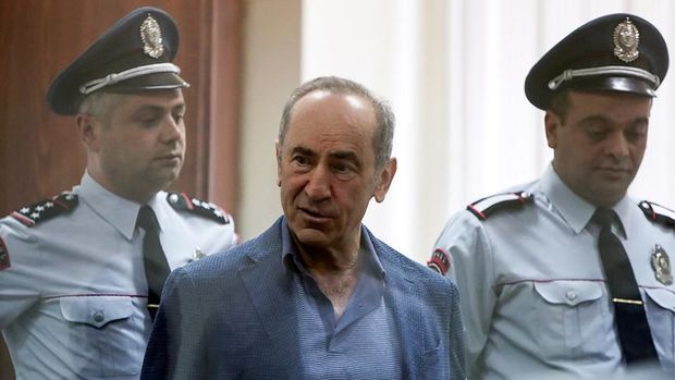 Суд оставил экс-президента Армении под арестом