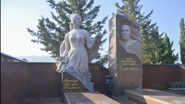 На могиле Амалии Панаховой установлен памятник - ФОТО