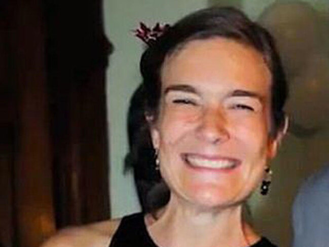 Evə girən polislər dəhşətə gəldi - Başı kəsilmiş qadın və başqa iki cəsəd - FOTO