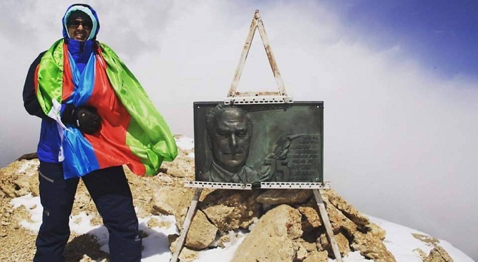 MirHəsən Seyidov: Sevindirici haldır ki, ”İrəli” İctimai Birliyinin təşəbbüsü ilə Dövlət Bayrağının asılması aksiyası geniş vüsət alır