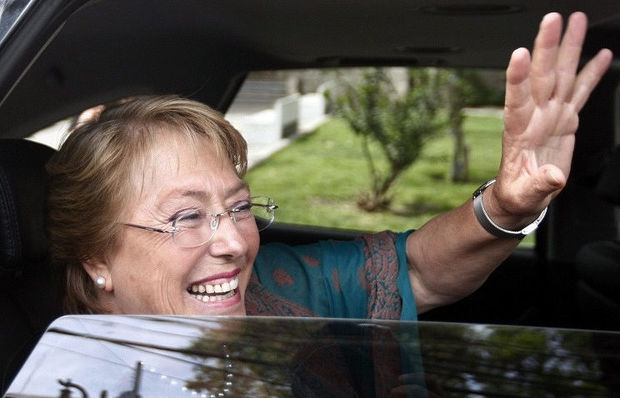 Mer ona sual verən jurnalistlərdən qaçdı - VİDEO