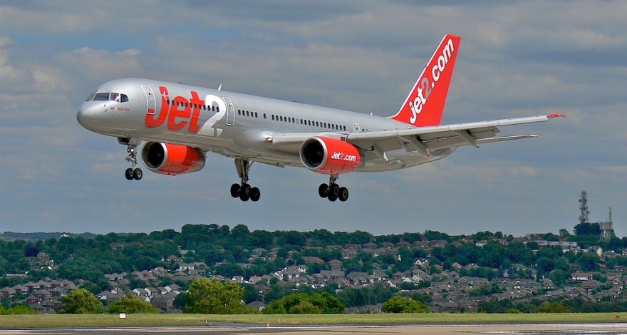 Стюардесса обварила 7-летнюю девочку кипятком во время полета - ФОТО