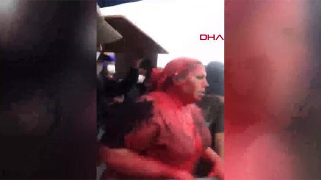 İcra başçısının saçını kəsib üzünə boya tökdülər